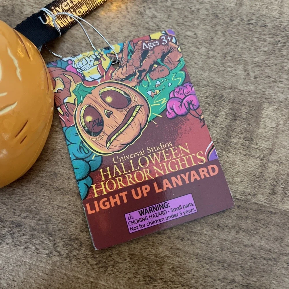 2023 Universal Studios HalloweenHorror Nights Lil' Boo‎ Light Up Pumpkin Lanyard